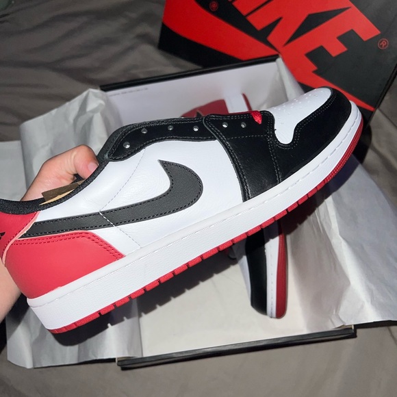 Men’s Air Jordan 1 Low OG Black Toe Shoes - Picture 3 of 4